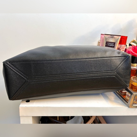 SOLD‼️‼️❌Designer supple soft leather tote 15 X 12 inches - Picture 5 of 7